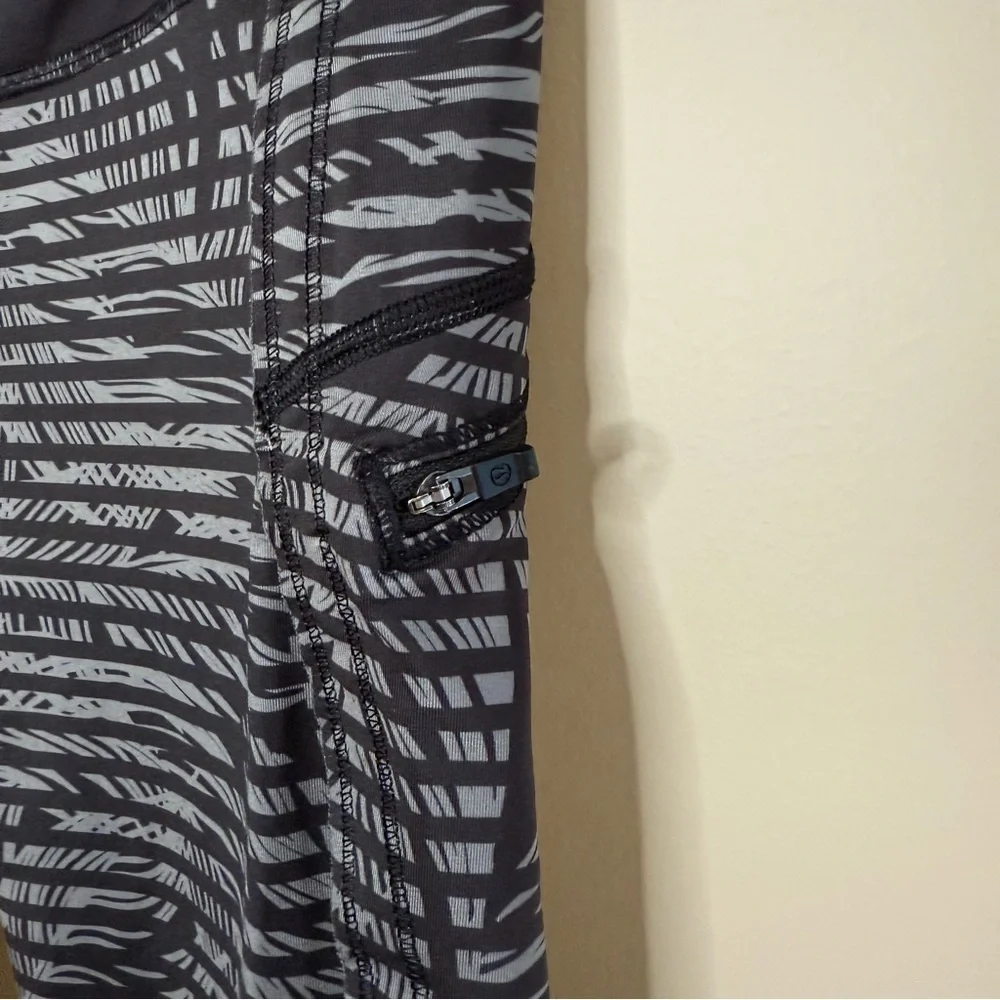 LULULEMON Top Speed Crop *Full-On Luxtreme Stripe Play Slate Black/Black 17” 6